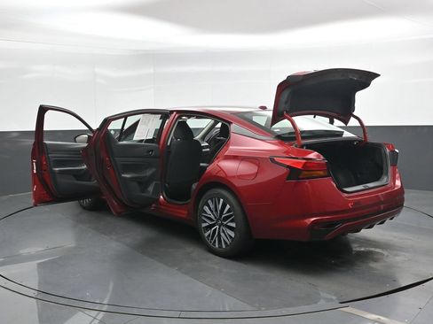Used 2025 Nissan Altima 2.5 SV FWD image 49