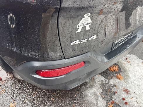 Used 2016 Jeep Cherokee Latitude w/ Cold Weather Group image 9