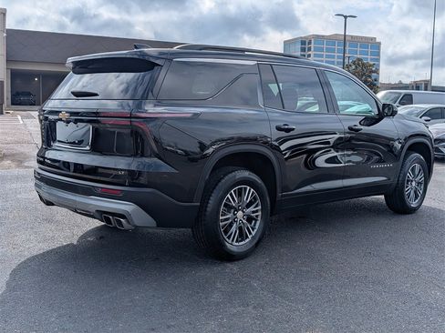 Used 2024 Chevrolet Traverse LT image 6