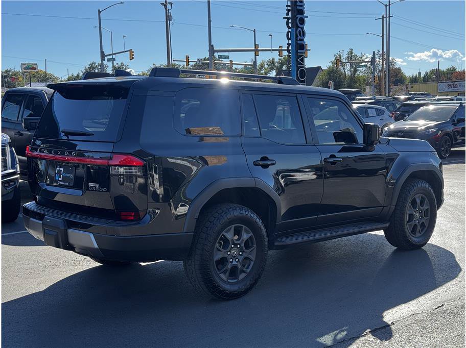 Used 2024 Lexus GX 550 AWD/4WD image 3