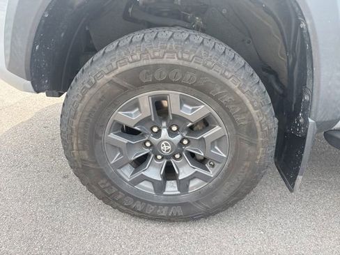 Used 2021 Toyota Tacoma SR5 w/ Trail Edition AWD/4WD image 9