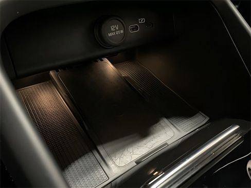 Used 2023 Volvo XC40 Recharge Ultimate w/ Protection Package Premier image 45