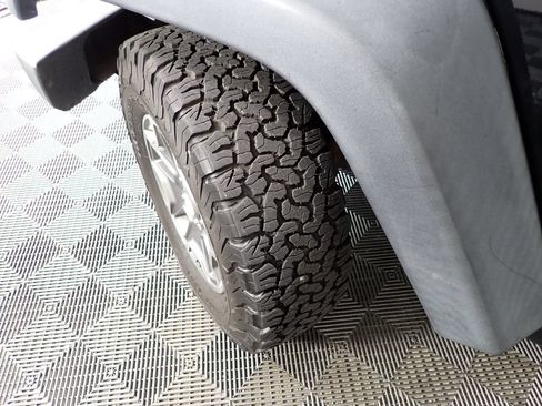Used 2014 Jeep Wrangler Unlimited Rubicon w/ Dual Top Group AWD/4WD image 35