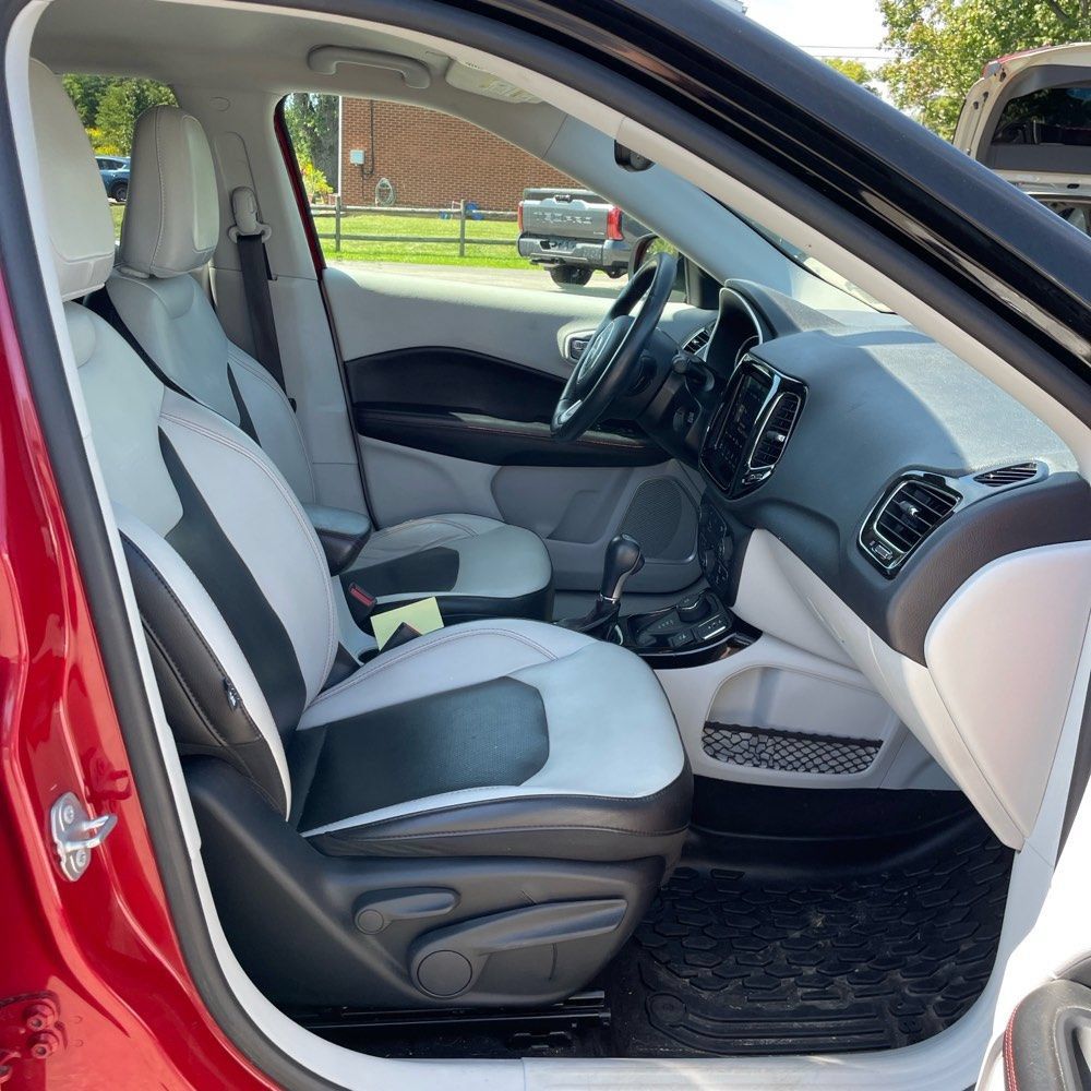 Used 2018 Jeep Compass Limited w/ Navigation Group AWD/4WD image 3