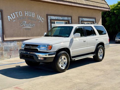Used 2002 Toyota 4Runner SR5 AWD/4WD image 1