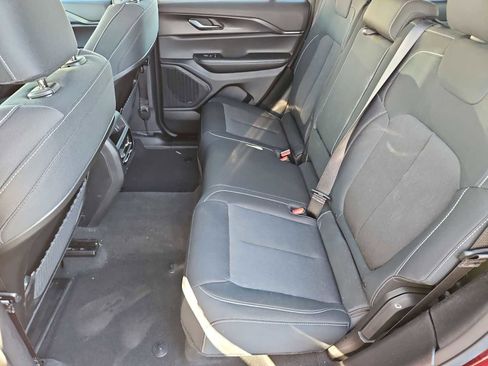 Used 2025 Jeep Grand Cherokee Laredo w/ Luxury Tech Group I image 21