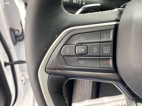 Used 2023 Jeep Grand Cherokee Altitude AWD/4WD image 17