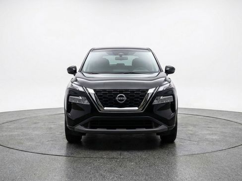 Used 2025 Nissan Rogue SV image 2