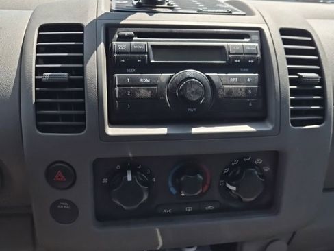 Used 2008 Nissan Frontier SE w/ SE Value Truck Pkg AWD/4WD image 7