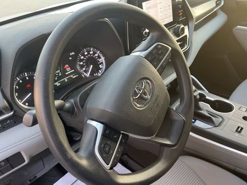 Certified 2023 Toyota Highlander L image 13