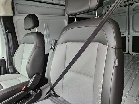 Used 2026 RAM ProMaster 2500 w/ Convenience Group FWD image 17