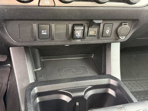 Used 2021 Toyota Tacoma TRD Sport AWD/4WD image 27