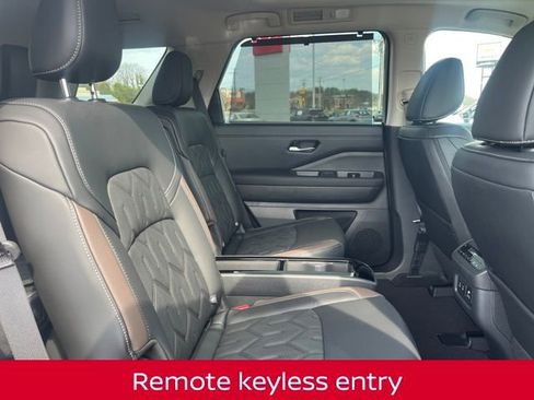 New 2026 Nissan Pathfinder Platinum image 12