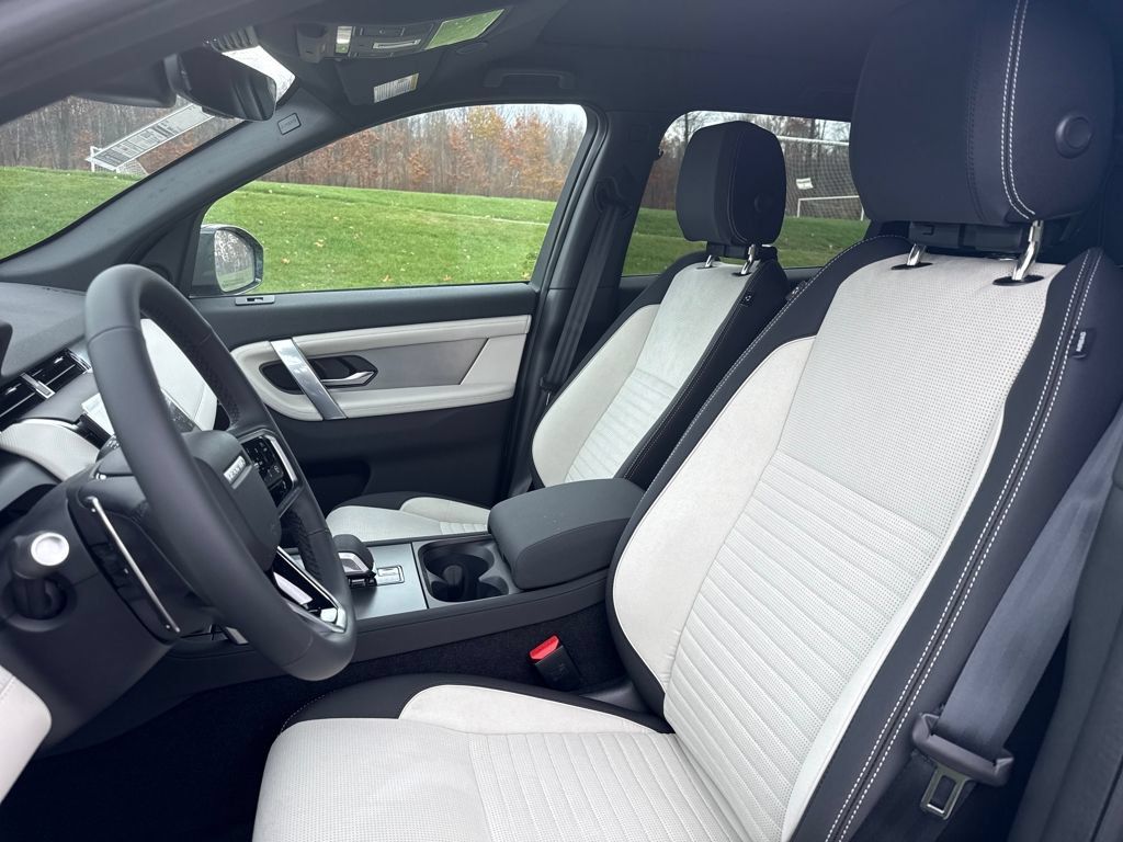 Used 2025 Land Rover Discovery Sport Dynamic SE AWD/4WD image 10