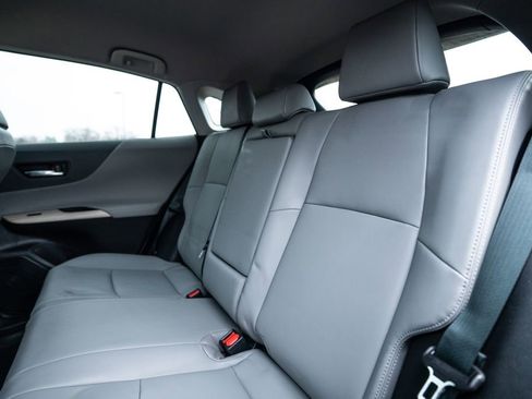 Used 2022 Toyota Venza XLE image 34