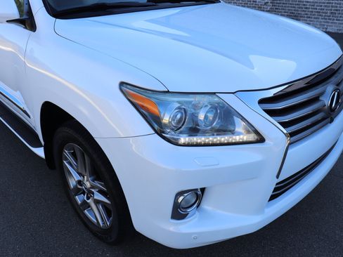 Used 2013 Lexus LX 570 4WD image 4