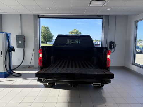 Used 2023 Chevrolet Silverado 1500 High Country w/ Technology Package image 5