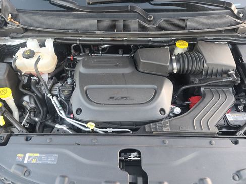 Used 2024 Chrysler Voyager LX image 16