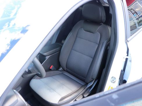 Used 2025 Chevrolet Trax LT FWD image 11