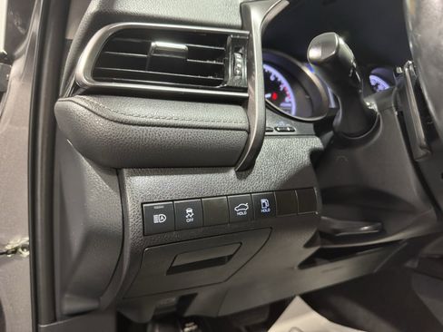 Used 2022 Toyota Camry SE image 20