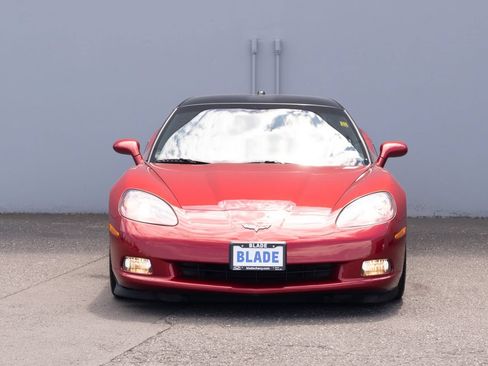 Used 2005 Chevrolet Corvette Coupe w/ Preferred Equipment Group RWD image 13