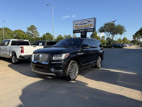 Used 2019 Lincoln Navigator Reserve AWD/4WD image 3