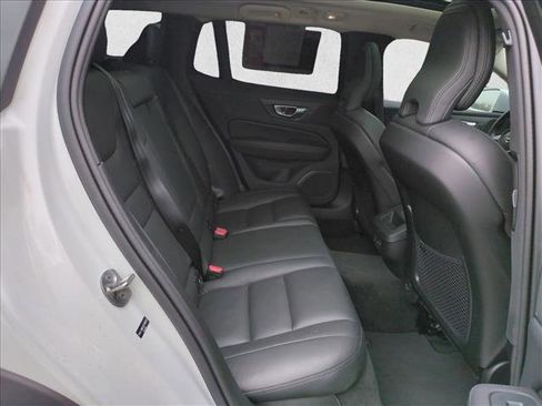 Used 2025 Volvo V60 B5 Cross Country Plus image 21