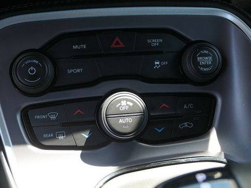 Used 2022 Dodge Challenger SXT RWD image 20