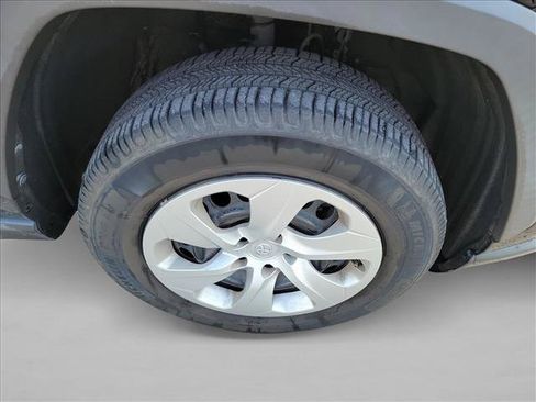 Used 2021 Toyota RAV4 LE FWD image 10
