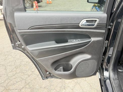 Used 2021 Jeep Grand Cherokee Laredo X AWD/4WD image 31