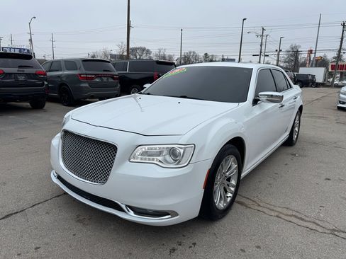 Used 2016 Chrysler 300 C image 7