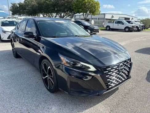 Used 2024 Nissan Altima 2.5 SR FWD image 3