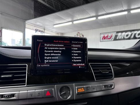 Used 2014 Audi S8 image 24