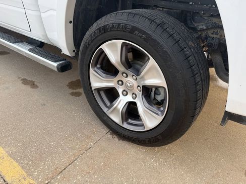 Used 2022 RAM 1500 Laramie AWD/4WD image 9