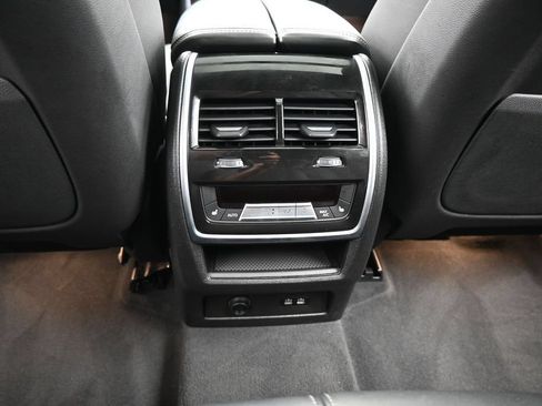 Used 2025 BMW X5 xDrive50e AWD/4WD image 39