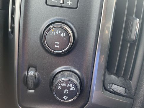 Used 2019 Chevrolet Silverado 2500 LT w/ LT Convenience Package AWD/4WD image 10