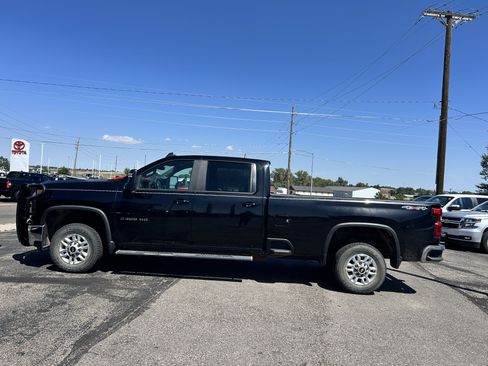 Used 2020 Chevrolet Silverado 2500 LT w/ Convenience Package AWD/4WD image 2