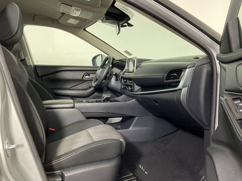 Used 2025 Nissan Rogue SV FWD image 24