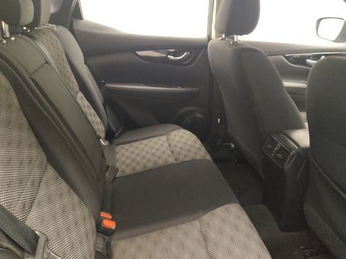 Used 2021 Nissan Rogue Sport SV image 19