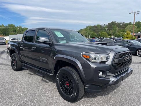 Used 2019 Toyota Tacoma TRD Sport image 6