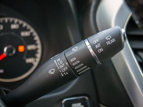 Used 2019 GMC Acadia SLE image 14