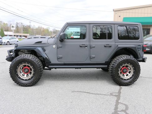 Used 2020 Jeep Wrangler Unlimited Sahara image 2