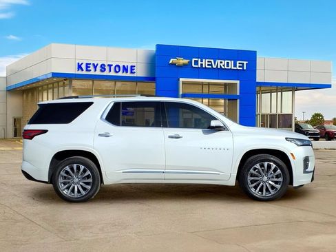 Used 2023 Chevrolet Traverse Premier FWD image 8