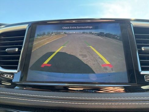 Used 2023 Chrysler Pacifica Limited image 30