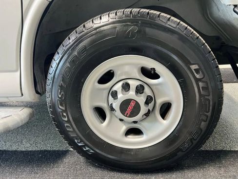 Used 2019 GMC Savana 2500 w/ Driver Convenience Package image 15
