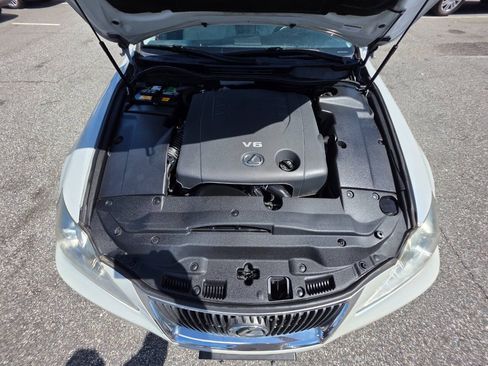 Used 2010 Lexus IS 250 w/ Preferred Accessory Package RWD image 15