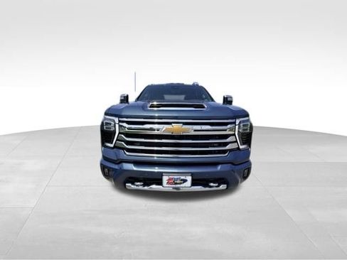 Used 2024 Chevrolet Silverado 2500 High Country w/ Technology Package AWD/4WD image 3