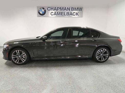 Used 2020 BMW 750i xDrive w/ Executive Package AWD/4WD image 3