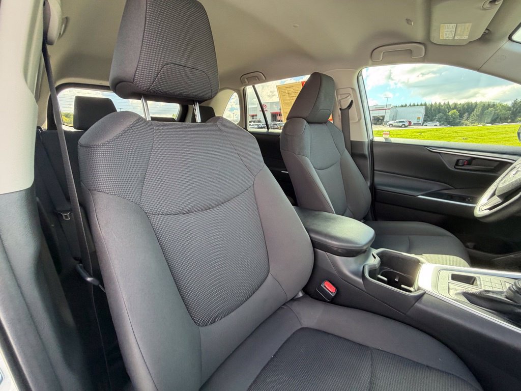 Used 2024 Toyota RAV4 LE AWD/4WD image 34