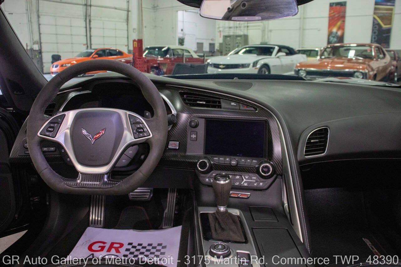 Used 2016 Chevrolet Corvette Z06 w/ 3LZ Preferred Equipment Group RWD image 17
